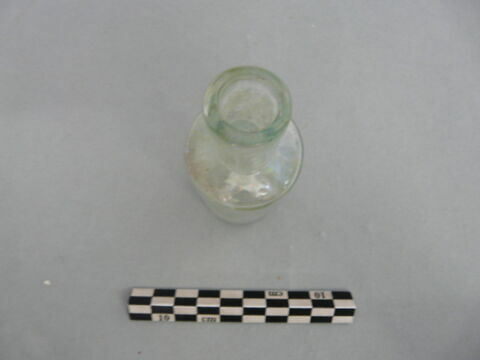 flacon cylindrique, fragment, image 2/3