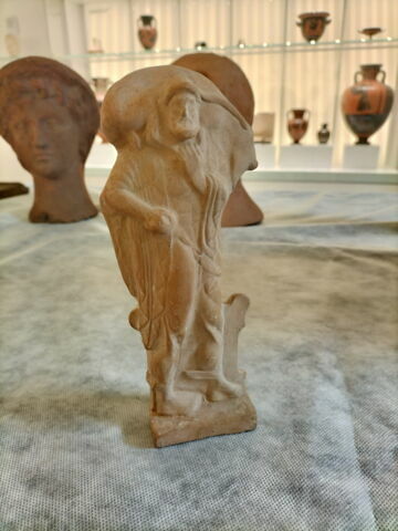 figurine, image 2/8