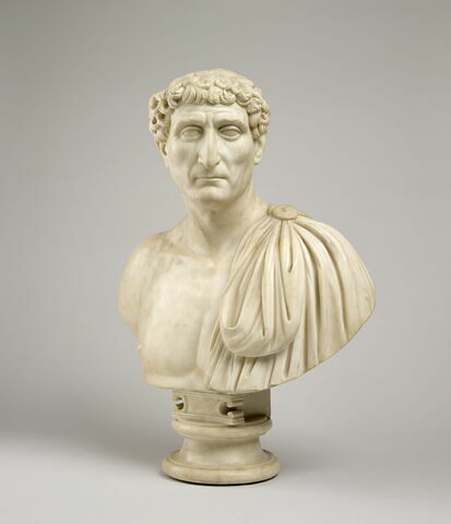 statue, image 4/7