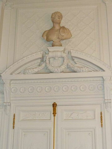 statue, image 7/7