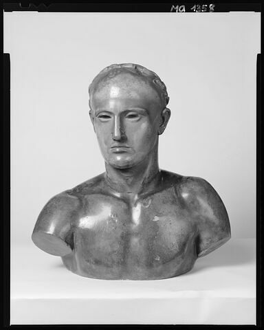 statue, image 2/2