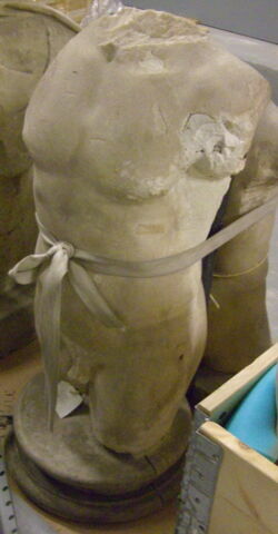 statue, image 3/3