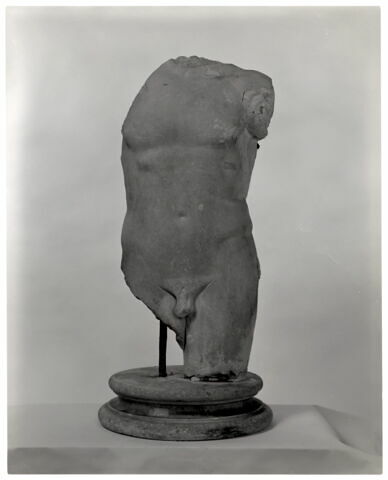 statue