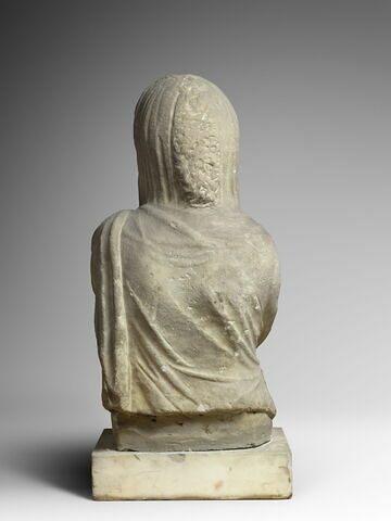 statue, image 2/6