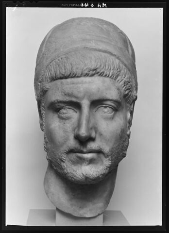 statue, image 5/8
