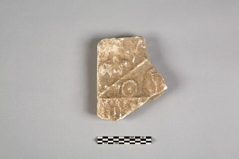 Stèle votive à Saturne (fragment), image 2/2