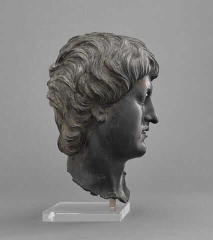 statue, image 3/5