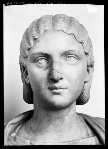 statue, image 5/7