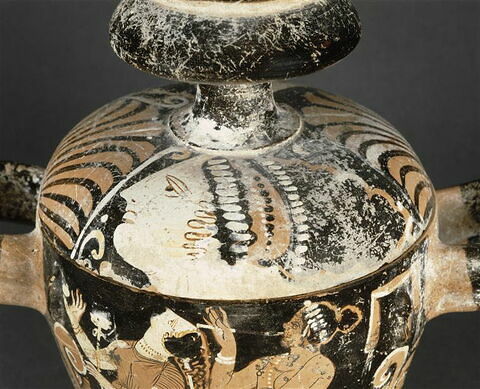 pyxis associée à un couvercle, image 2/4