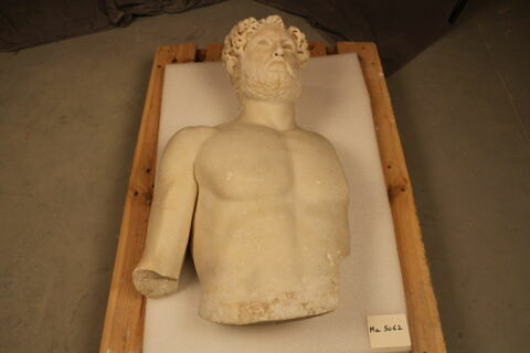 statue, image 2/4
