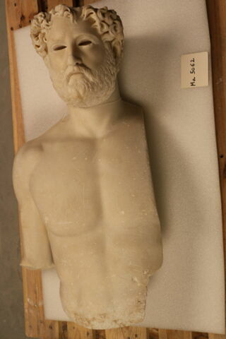 statue
