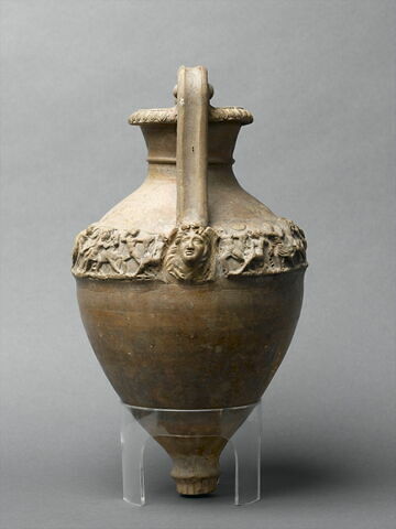 Amphore à volutes ornée d'une amazonomachie, image 8/11