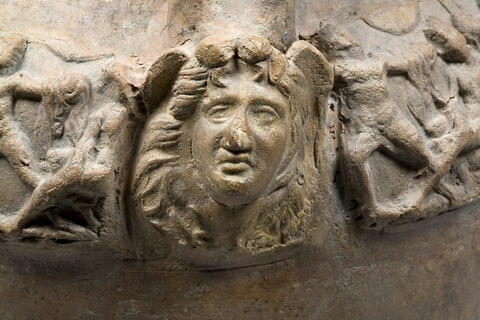 Amphore à volutes ornée d'une amazonomachie, image 2/11