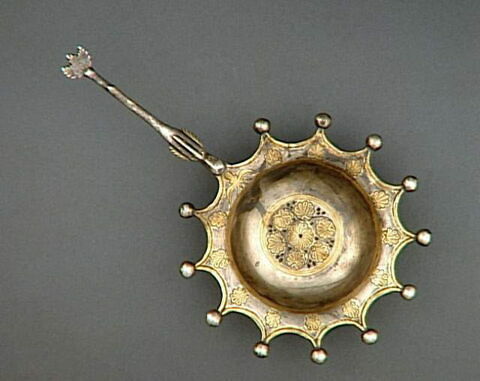 Trésor de Carthage : patère à manche