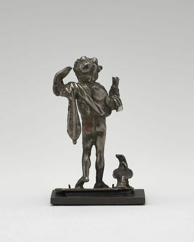 statuette, image 2/2