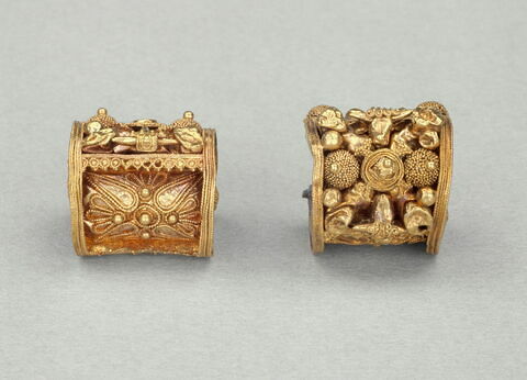 boucle d'oreille en forme de barillet, image 2/2