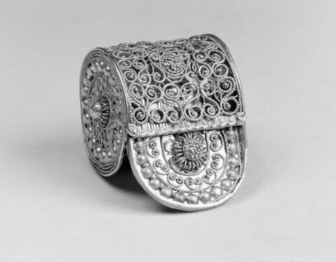 boucle d'oreille, image 2/2
