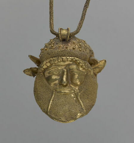 Chaîne et pendentif en forme de tête d'Achéloos, image 2/2