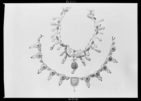 collier, image 2/2