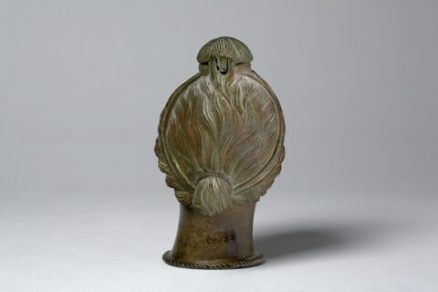Vase funéraire en forme de tête féminine, image 3/4