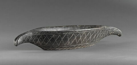 Vase en forme de barque, image 2/2