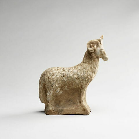 figurine, image 3/4