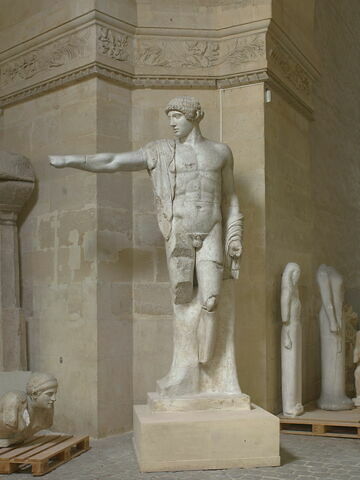 statue