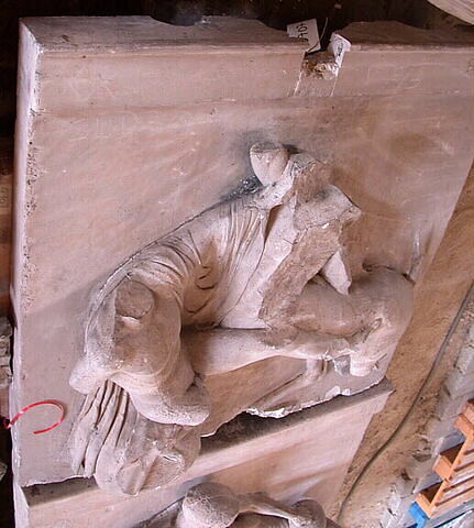 Tirage d’une métope représentant un centaure et un Lapithe