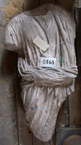statue