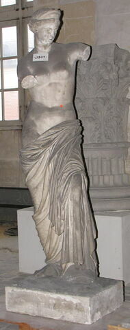 statue