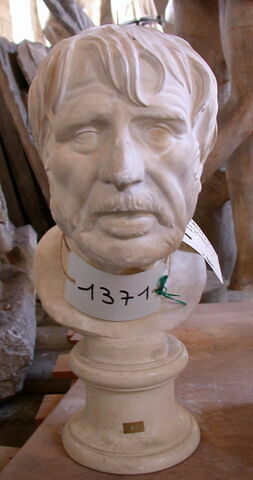 statue