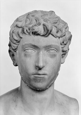 statue