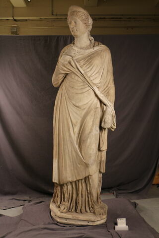 statue