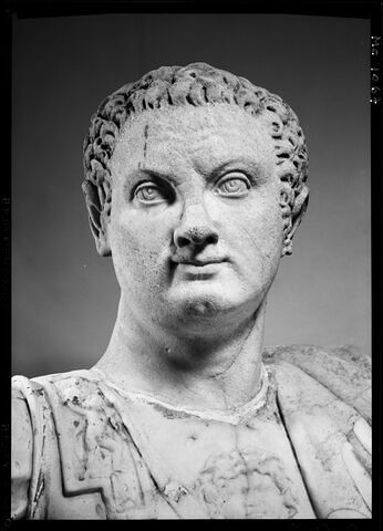 statue, image 7/11