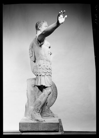 statue, image 8/11