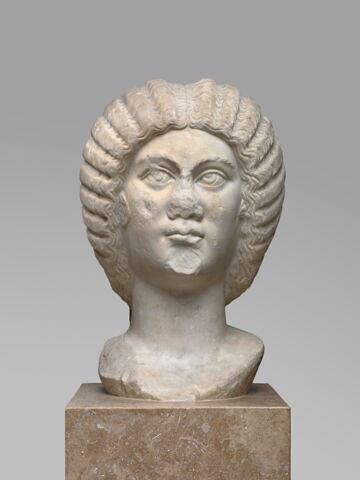statue