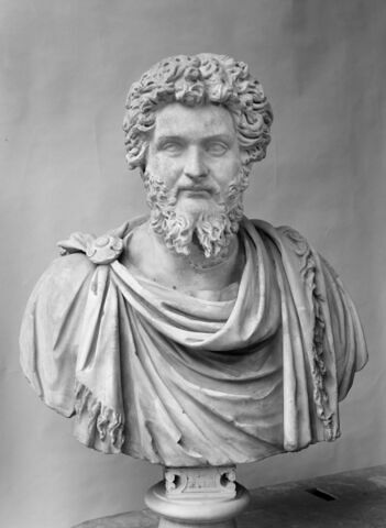 statue