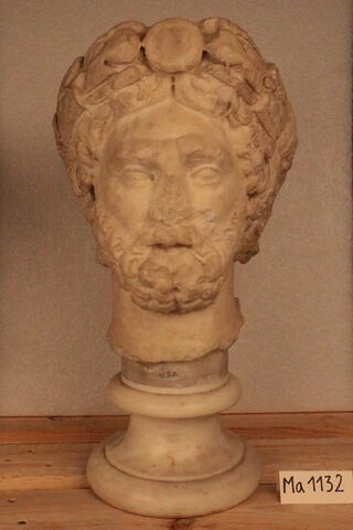 statue
