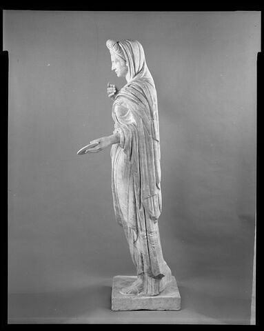 statue, image 2/5