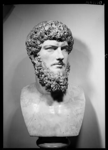 statue, image 11/14