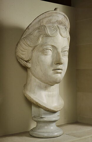 statue, image 2/5
