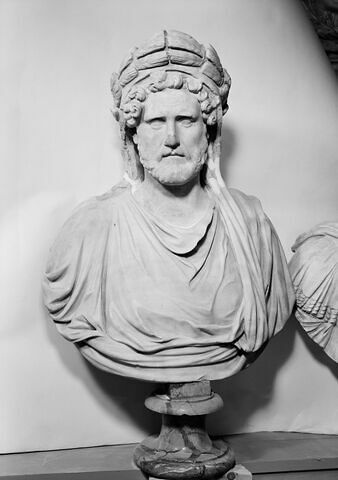 statue, image 7/7