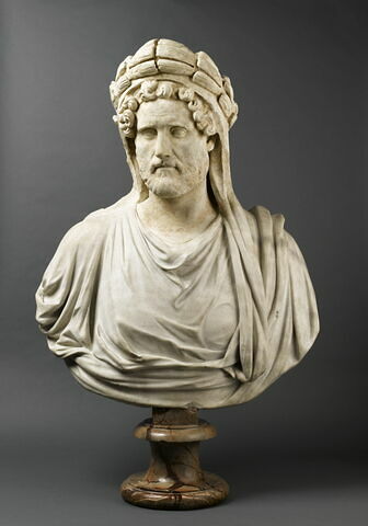statue, image 3/7