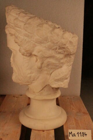 statue