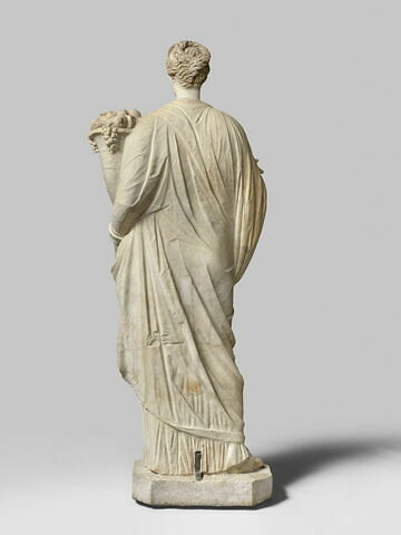 statue, image 3/11