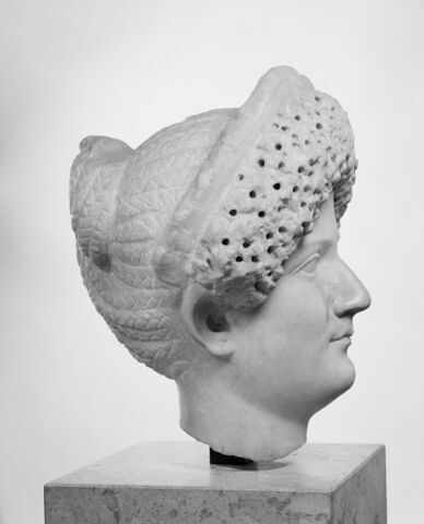 statue, image 3/6