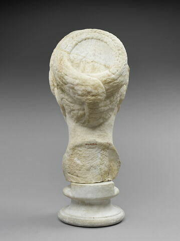 statue, image 3/5
