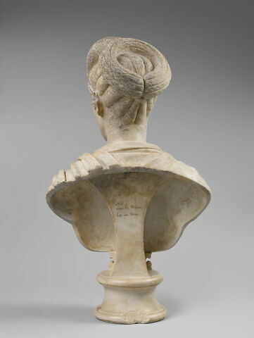 statue, image 2/10