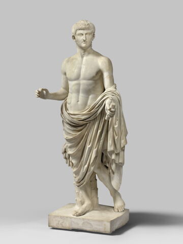 statue, image 11/13