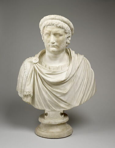 statue